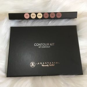 Anastasia Beverly Hills Makeup - BNIB Anastasia Powder Contour Kit Light to Medium Anastasia Beverly Hills Makeup - BNIB Anastasia Powder Contour Kit Light to Medium